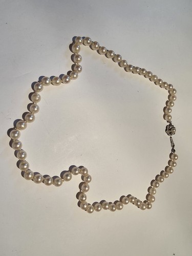 Weiße perlenkette mit - perlenkette,