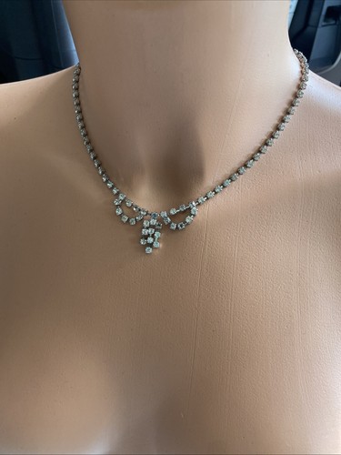 Wunderschöne strasskette mit - wunderschöne,